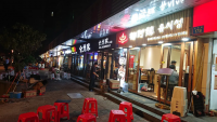 韩国美食街。
